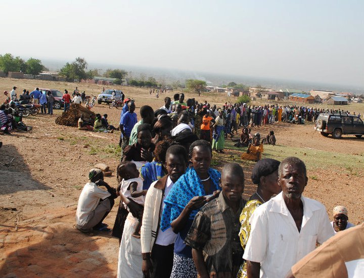 Queue in S Sudan